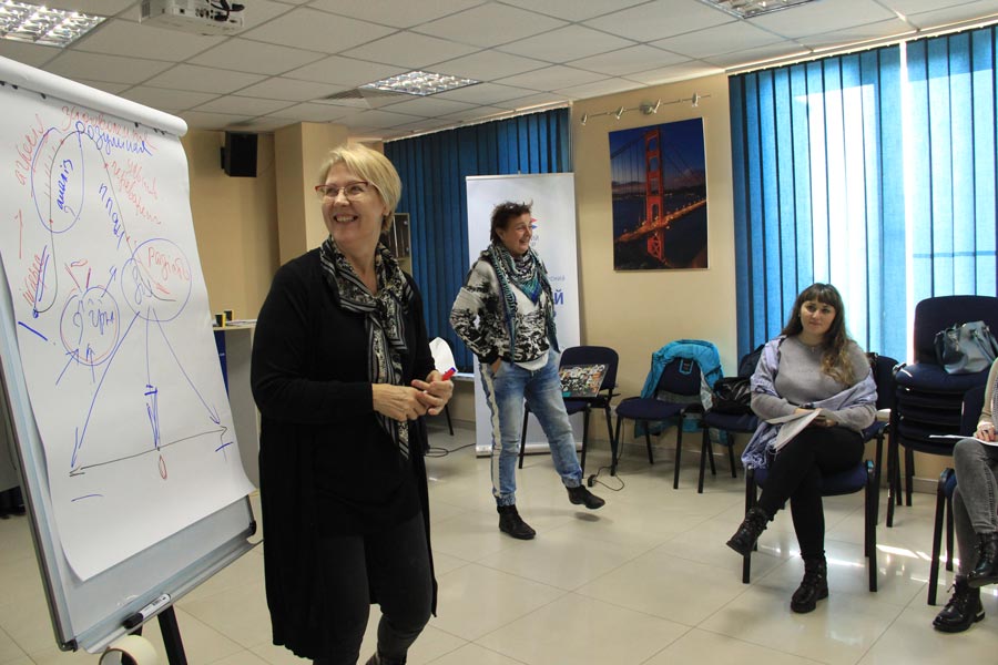 Анжела Литвиненко проводить черговий тренінг